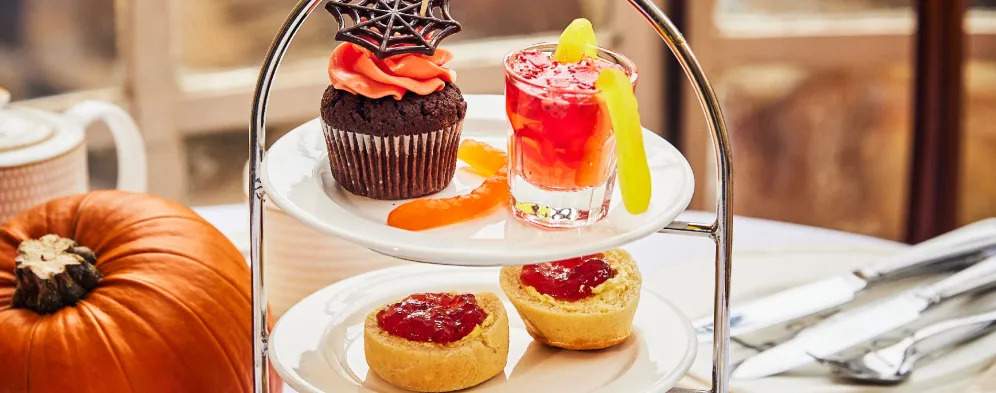 Image: Afternoon tea in the Pump Room
