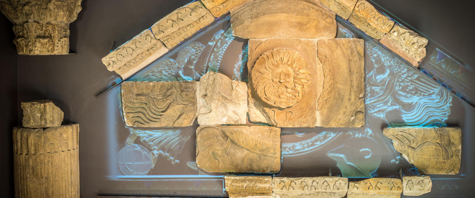 在罗马浴场博物馆排水管中发现的面具